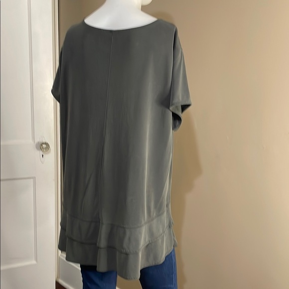 GreenTea Green Tiered Tunic Blouse - Picture 3 of 6